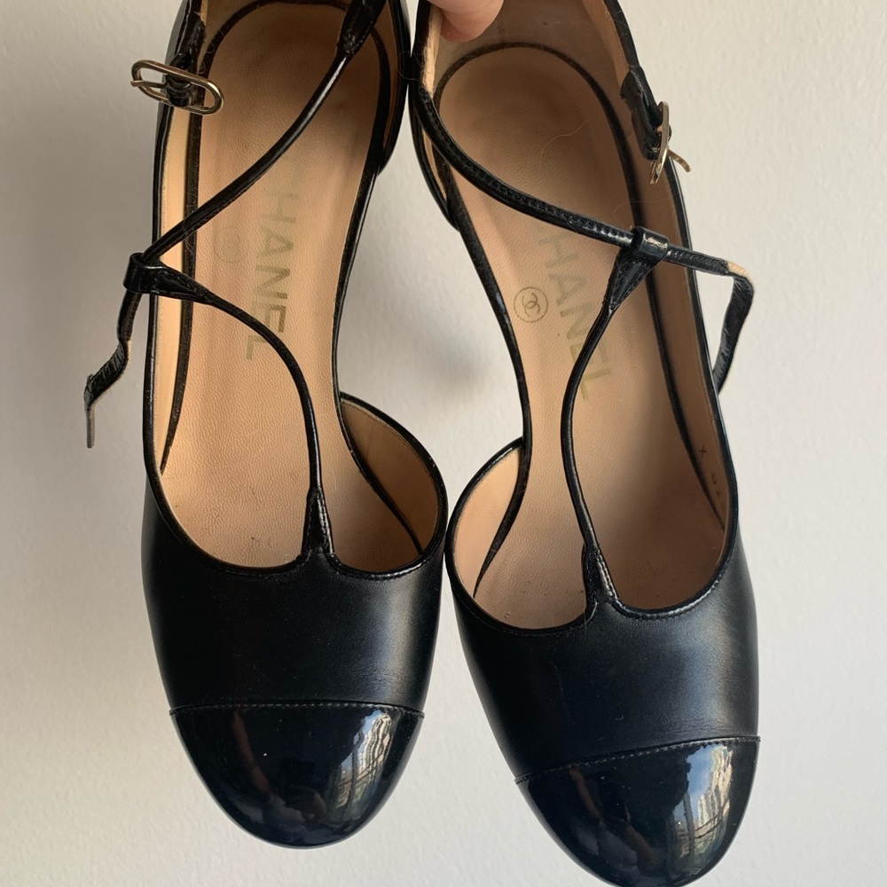 2012 Chanel Interlocking CC Logo T-Strap Pumps